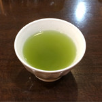 びすとろ平戸屋 - 食後、本を読んでいましたら緑茶を下さいました。