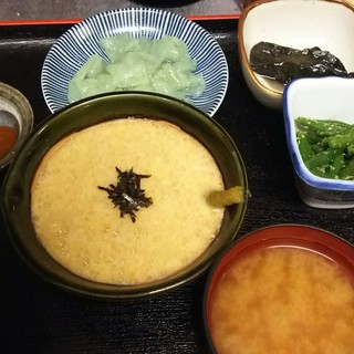 「お昼も夜も定食が食べれるお店」その数全12種類！！