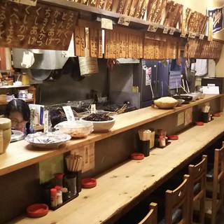 女性お1人様にも気軽にご利用いただけるカウンター席