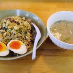 Ramen Shoppu - 限られた厨房機器という条件下ですが、店主の工夫で生まれたチャーハンもメニューにあります。