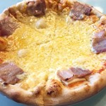 エリンギとベーコンのピザ