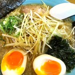 Ramen Shoppu - 椿系ラーショといえば 「ネギ」、そして煮卵