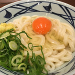 丸亀製麺 - 釜玉うどん並 350円