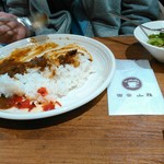 喫茶山雅 - 山雅カレー食べ終えると喫茶山雅の文字皿面に