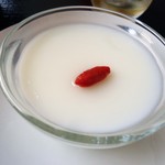 西安刀削麺莊 - ついてくる「杏仁豆腐」