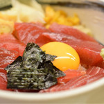 鮪喜 - 漬け丼@税込960円：写真的に、海苔の位置が微妙ですね（笑）鮪・酢飯共に、美味しく頂きました。