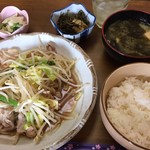 英 - この肉野菜定食が何と500円