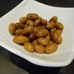 Red House Seafood Restaurant  - お通しのお醤油味ピーナツ