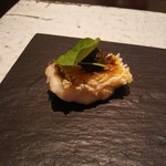 日本料理 TOBIUME - 「岩屋の甘鯛」パリパリの鱗の甘鯛の上には蕗味噌