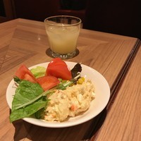 VIRGO 銀座 - ランチにはサラダバーとドリンクバーがつきます