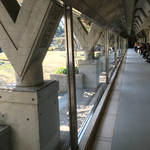 ル・ジャルダン - 豪華なソファーがあるから、待つのは楽ですが、
      長蛇の列！