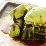 红糖蕨菜麻糬配抹茶冰淇淋