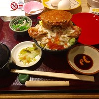 あま屋 - 毛蟹丼、3240円です。