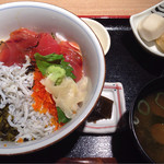 築地のさかな屋 - 本日の丼 三色丼。