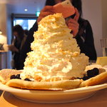 エッグスンシングス - ブルーベリーホイップとマカデミアナッツ　1150yen