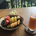 HOSHINOYA - マンゴージュースとフルーツ盛り合わせ