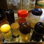 麺屋いちびり - 調味料たち