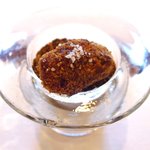 ラ・リューン - ランチコース 4104円 の紫芋 牛蒡のパウダーを土に見立てハーブ添え