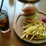 38Dining - てりやきチーズバーガー(目玉焼トッピング)＆フレンチフライ＆コーラ。