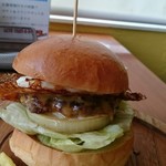 38Dining - てりやきチーズバーガー＆目玉焼トッピング。