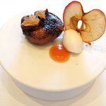 ラ・リューン - ランチコース 4104円 の紅玉リンゴのオープン焼き クレームブリュレ仕立て タイムのソルベ