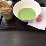 Itouen - ミックス白玉あずきソフトクリーム(抹茶とほうじ茶)＆抹茶(菓子付)　2017/03/11
