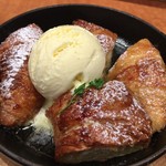 Cafe&Dining Bar bibliobibuli - クロワッサンのフレンチトースト 500円
            