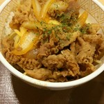 すき家 - 牛丼ではなくとろ～り3種のチーズ牛丼の
      チーズの肉下です。