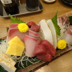 魚屋がはじめた旨い居酒屋 夢酒場 魚昇本店 - 3種盛り(南まぐろ、寒ぶり、黒鯛)+たるイカ