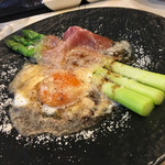 ユーロダイア - グリーンアスパラのミラノ風 最後に焦がしバターをかけます