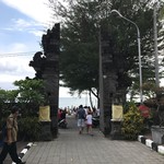 The Ocean Bar & Restaurant - タナ・ロット寺院正門