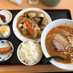 Kouroukaku - 八宝菜と味噌ラーメンセット
                      