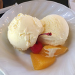 Bimota - バニラのアイスクリーム。
                        税込430円。
                        うまし。