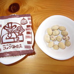 Komeda Kohi Ten Tokushima Aizumiten - コーヒーについている豆菓子
