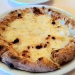 IL PAPPALARDO - ピッツァビアンカ（モッツァレラチーズ、パルミジャーノチーズ）
