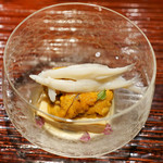 東麻布 天本 - 唐津のむらさきうにに白魚