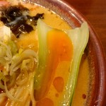 らぁ麺 武者気 マツノ -  花椒の刺激、ラー油の辛さ、胡麻のコク。チンゲン菜がいいね