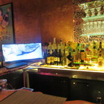 Mele Bistro - 店内にはバーカウンターもあります