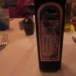 Mele Bistro - 卓上のバルサミコ酢