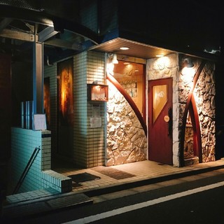 西麻布の隠れ家でお刺身やグリル、パスタを堪能。