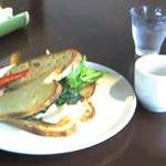カフェ・ヤガヴァン - 季節の野菜サンドランチ