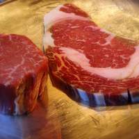 鉄板焼き 大和 - 左神戸、右豪州牛