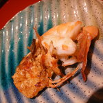 Japanese Teppan Dining さとみ - 殻を取った海老の頭はペチャンコにして、せんべいのように・・。