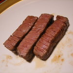 Japanese Teppan Dining さとみ - 冷めないように時間差で焼かれた第二弾ステーキ。