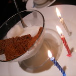 Japanese Teppan Dining さとみ - 照明も落として、おめでとうのBGM付き・・。