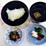 山玄茶 - 『ご飯(近江米)』『八丁味噌の上澄み』豚ロース肉が入った『ひじき』『香の物』～♪( ^o^)ﾉ