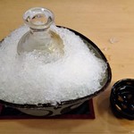 山玄茶 - 『冷酒 純米吟醸 桃の滴』～!! 京都 松本酒造の純米吟醸酒～!! 今回も『かき氷』の中に入って登場～♪( ^o^)ﾉ