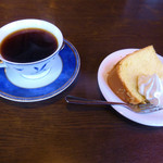 あんず茶房 - 炭焼コーヒーとサービスのシフォンケーキ
