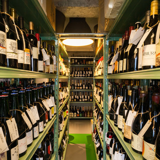 You can also choose from the attached wine shop and bring it into Restaurants!