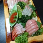 小さな旅の宿 天龍荘 - 大トロもたっぷり入った刺身盛り合わせ